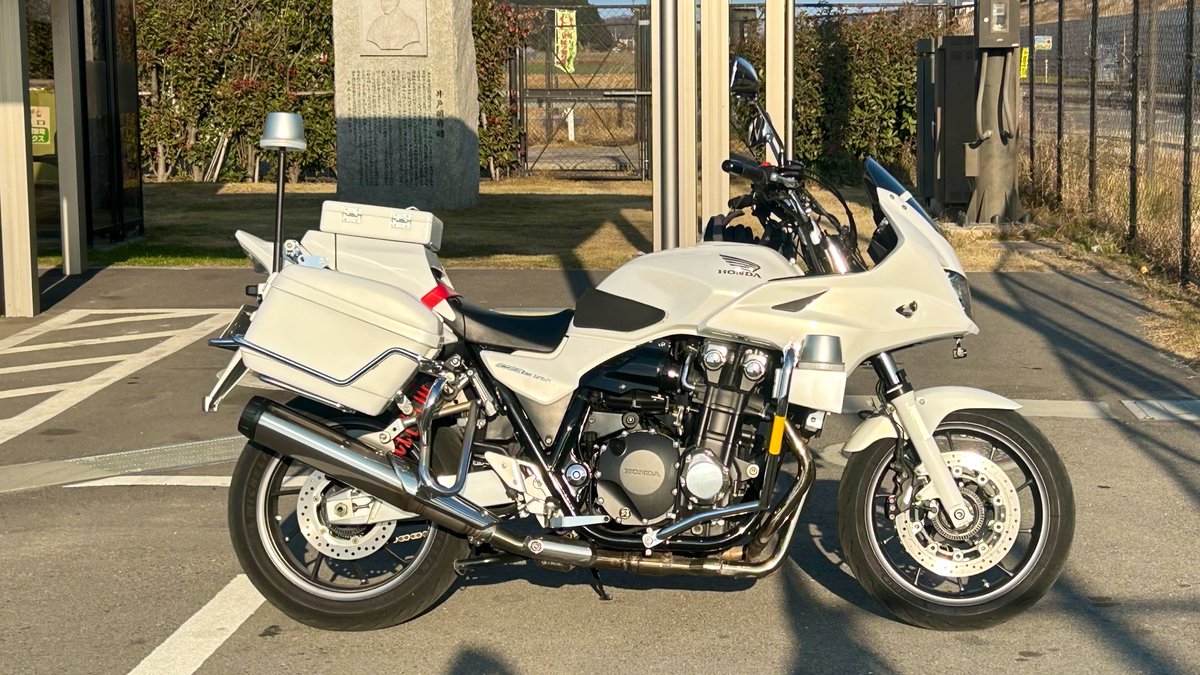 gstag04's tweet image. びっくりびっくりBIN BIN！
何だかとってもすてきね  いーでしょ！
#CB1300SB #SC54