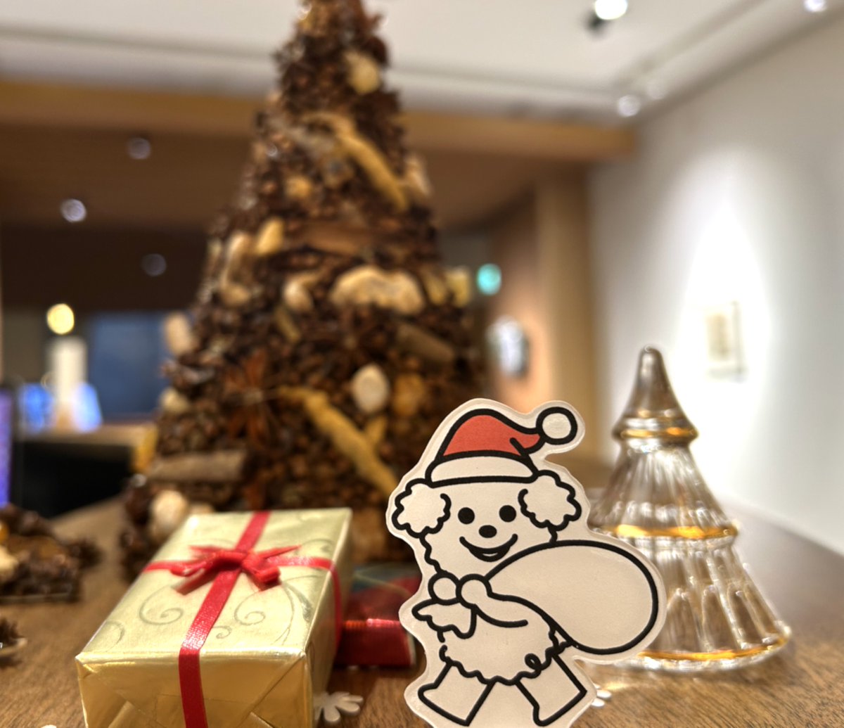 今日はクリスマスイブですね🎄
サンタくんぷーが香りのプレゼントをお届けします♪
皆様にとって素敵なクリスマスになりますように。