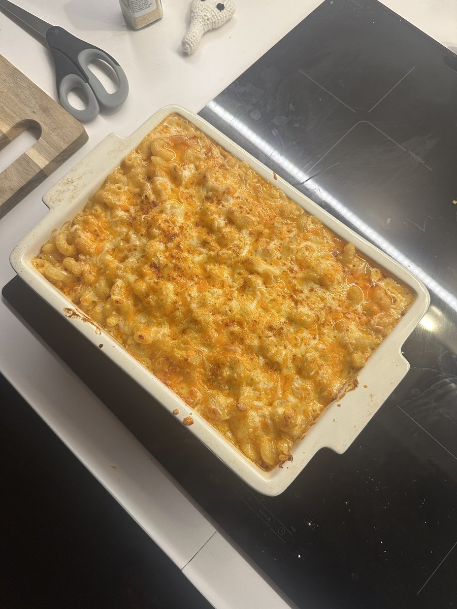 kylebc86's tweet image. Secret santa and a very dirty Mac and Cheese