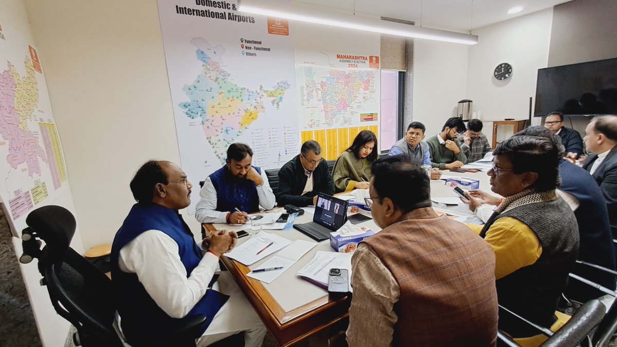 BJPSCMorcha's tweet image. आज राष्ट्रीय कार्यालय, दिल्ली में मोर्चे के आगामी कार्यक्रमों हेतु प्रमुख लोगों की महत्वपूर्ण बैठक संपन्न हुई, बैठक की अध्यक्षता आदरणीय श्री @LalSinghArya  जी ने किया । राष्ट्रीय महामंत्री श्री @MpDrBholaSingh और @SanjayNirmalbjp जी 
@AnimaSonkar @ChimurkarRahul @mukeshkumarjnu…