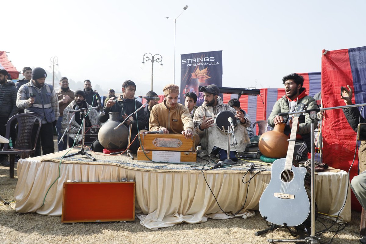 DCBaramulla's tweet photo. The #ChillaiKalanFestival is alive & happening at Gulmarg Club, Gulamarg!From soulful music to stunning kashmiri arts & crafts, festive warmth is the filling winter air!
#PheranDay
#KoshurCulture
#ChillaiKalan @ChinarcorpsIA
@OfficeOfLGJandK
@diprjk
@mingasherpa
@ddnewsSrinagar https://t.co/W8GuopmQZW