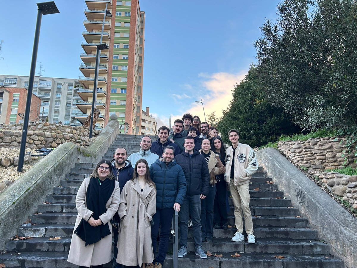 Ayer, celebramos en la ciudad de #Calahorra nuestra comida de Navidad.

Nos acompañaron el SG del <a href="/PSOELaRioja/">PSOE La Rioja / ❤️</a>, <a href="/javidearnedo/">Javier García Ibáñez</a> y la diputada y SG de <a href="/PSOECalahorra/">PSOE Calahorra</a>, <a href="/ElisaGarrido/">Elisa Garrido</a> 

Desde JSR, queremos desearos unas felices fiestas y un próspero año nuevo.