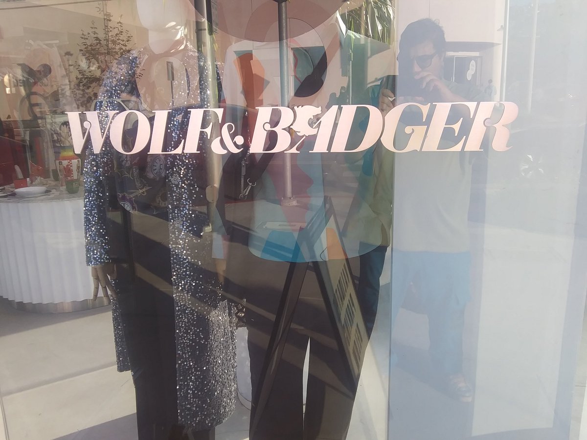 DippedanDripped's tweet image. Elemood Japan flower purses at Wolf and Badger on Melrose ave in West Hollywood,Ca.#elemoodjapan #flowerpurses #melroseave #westhollywood #fashionblog
