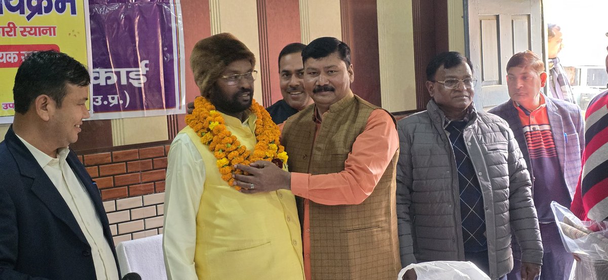 SinghSyana's tweet photo. आज अपनी विधानसभा क्षेत्र में आये दिन बढ़ रही कड़ाके की ठंड को देखते हुए जरूरतमंद लोगो को राहत प्रदान करने के उद्देश्य से विकास खण्ड स्याना के सभागार में #कंबल_वितरण किया।
#devendrasinghlodhi #Rajveersinghrajubhaiya #BJP4IND #BJP4UP #BJPUttarPradesh #BJPWESTUP https://t.co/jsci36j8IH