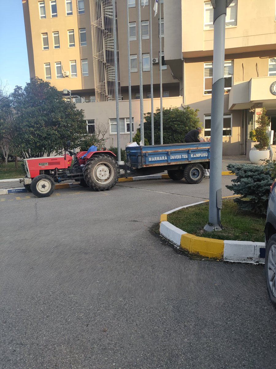 basit_teknik's tweet photo. Htalks ve Erman Yaşar'ın Marmara Söyleyişisine bu traktörle geldiği paralel evren çık aklımdan.
@hakasikci @ermanyasar @muyenimedya https://t.co/wiHxvtdB8y
