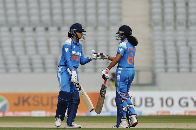 A brisk 5️⃣0️⃣-run stand ✅ 📹 Credits: Twitter/BCCIWomen