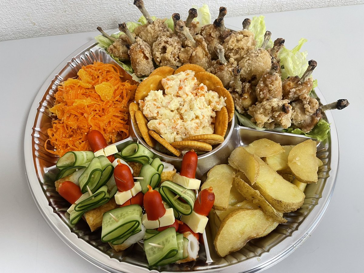 i_irushimu's tweet image. メリークリスマス🎄
いるしむでは、外注のクリスマス注文♪
いるしむ内ではケーキやいつもと違うお昼ご飯でした♪
皆さんも良いクリスマスをーー✌️🎅