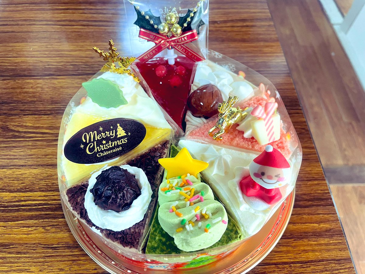 i_irushimu's tweet image. メリークリスマス🎄
いるしむでは、外注のクリスマス注文♪
いるしむ内ではケーキやいつもと違うお昼ご飯でした♪
皆さんも良いクリスマスをーー✌️🎅