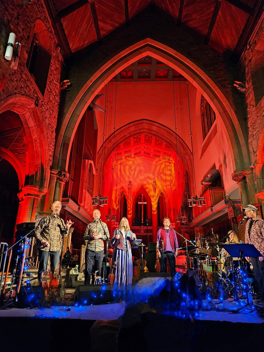 #AlphabetChallenge #WeekZforZoom 
Taken last night in Bradford Cathedral, my hometown.  The final bow of the last night of the "Carols and Capers Farewell Tour" with Maddy Prior and The Carnival Band.