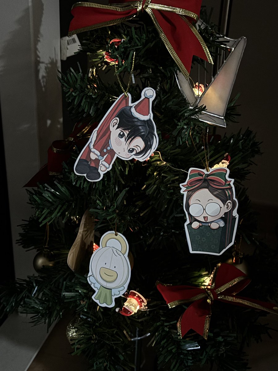 🎄메리 크리스마스 입니다~~!!🎄
조금 늦은 감이 있지만 작은 선물을 준비 했어요
잘 오려서 트리장식으로 활용할 수 있는
SD 종이인형을 만들어왔습니다!

이미지는 아래 링크에서 다운로드 받아주세용
2480429.github.io/iseops-romance