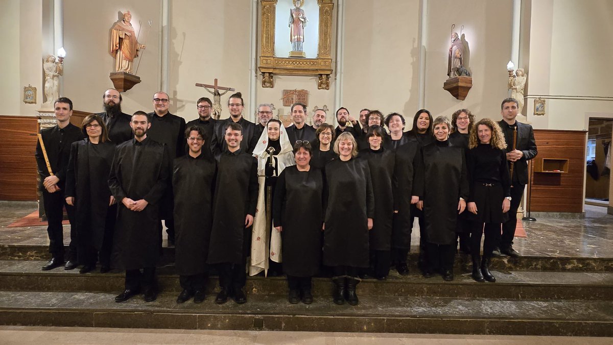 CorDaCapo's tweet photo. Un plaer ahir interpretar el Cant de la Sibil•la a Vila-seca. 
Avui a les 23h ens podeu tornar a escoltar al Santuari de la Ma de Deu de Misericòrdia, Reus. 

Molt bones festes! 🎶🎄

@AjVilaseca @reus_cat @ReusCultura @lapinedaplatja https://t.co/XqZ75LxZtH
