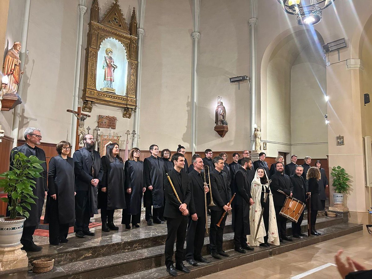 CorDaCapo's tweet photo. Un plaer ahir interpretar el Cant de la Sibil•la a Vila-seca. 
Avui a les 23h ens podeu tornar a escoltar al Santuari de la Ma de Deu de Misericòrdia, Reus. 

Molt bones festes! 🎶🎄

@AjVilaseca @reus_cat @ReusCultura @lapinedaplatja https://t.co/XqZ75LxZtH