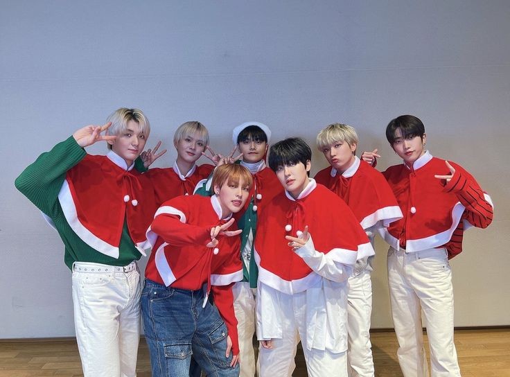 QueenMal2's tweet photo. Kingdom as Christmas Song's 🎄❄️ #TheKingDom #더킹덤 #TKD @TheKingDom_GF https://t.co/vkYE9JkTVt