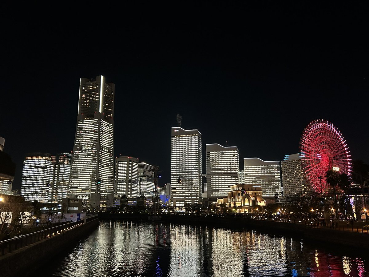 sho_kamafuchi's tweet photo. 横浜みなとみらい

12月24日は年に1日だけの全館点灯日

万国橋からの眺めは絵になるけど、ものすごい人で写真だけ撮影したら直ぐに帰りました。 https://t.co/moEgKzu4kc