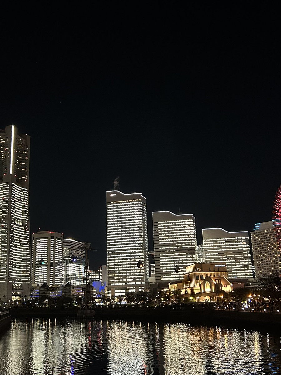 sho_kamafuchi's tweet photo. 横浜みなとみらい

12月24日は年に1日だけの全館点灯日

万国橋からの眺めは絵になるけど、ものすごい人で写真だけ撮影したら直ぐに帰りました。 https://t.co/moEgKzu4kc