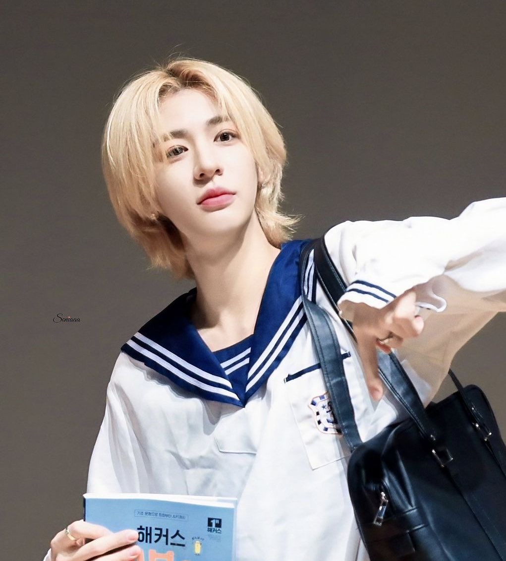 “ เมื่อฉันหลุดเข้ามาในเกมจีบหนุ่มไฮสคูล!? ”

อ่านชื่อเรื่องแล้วคุณก็คงจะงงว่าฉันหลุดเข้ามาในนี้ได้ยังไง ถ้าให้พูดกันตามตรงฉันก็ไม่รู้… นอนเล่นเกมจนหลับรู้ตัวอีกทีตื่นมาก็อยู่ที่นี่ซะแล้ว… ฮือ นี่มันเรื่องบ้าอะไรกันเนี่ย ㅠ0ㅠ