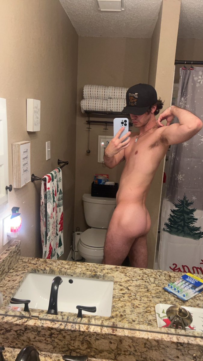basicwineboy's tweet photo. another christmas eve in texas 🤠 https://t.co/qfJseN5nXc