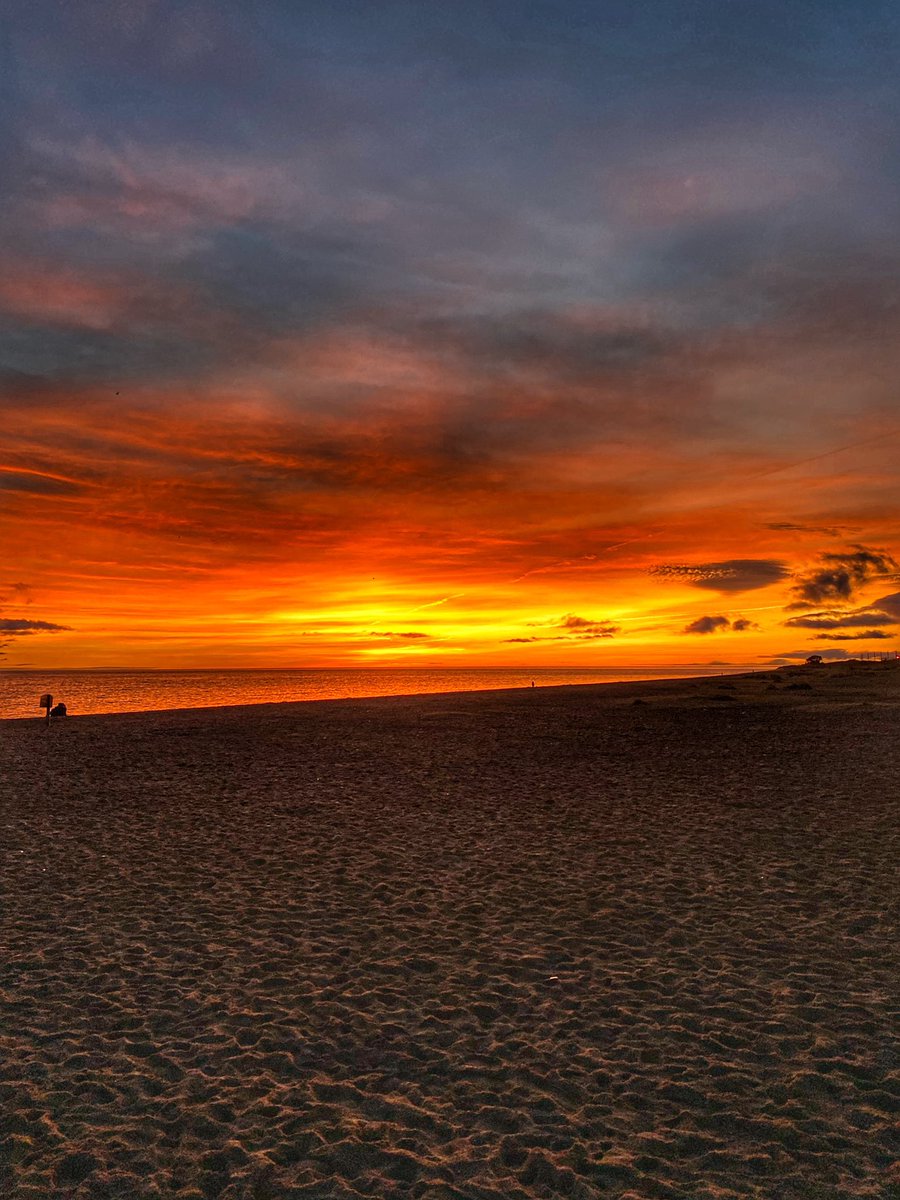 Still your hearts + minds on this Christmas Eve 🎄

#Christmas #christmaseve #sunrise