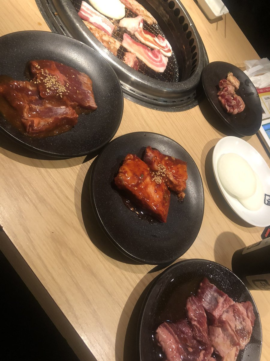仕事終わりに牛角に来た✌️
ここの席景色まぁまぁ良き🙆