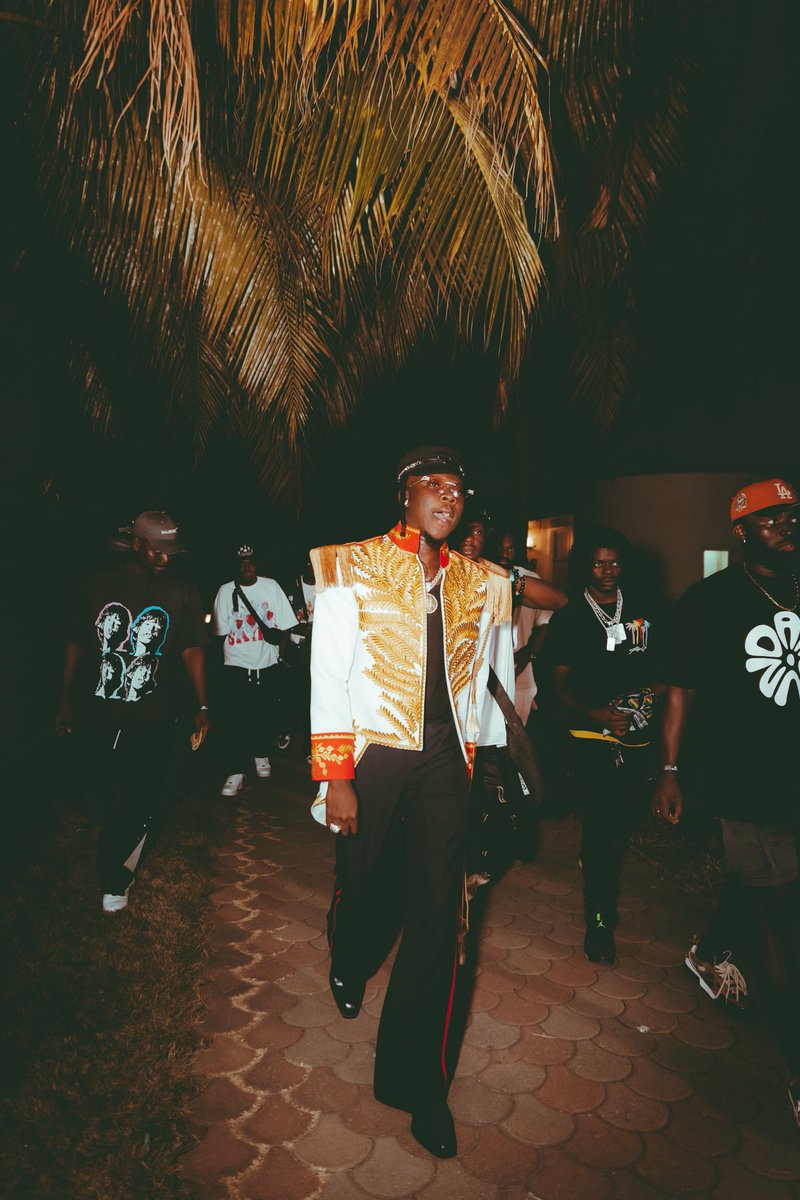 stonebwoy's tweet photo. Emperor Torcher 🗽

#UPXRTour🎟️
https://t.co/lVxPqydMxj https://t.co/clXi3JEfCW