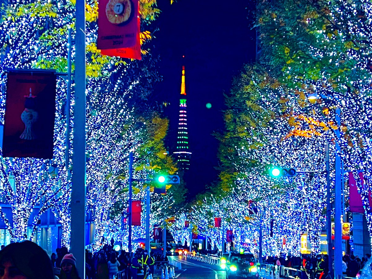 TAKAMI_HIROYUKI's tweet photo. Merry Chistmas❄️❄️❄️❄️❄️🧑‍🎄

皆様素敵なひと時を🎉🎉🎉🎁🎁🎁

 #クリスマスイヴ #六本木 #けやき坂 
 #貴水博之 #明日 #インスタライブ https://t.co/TeKw7mXMmW