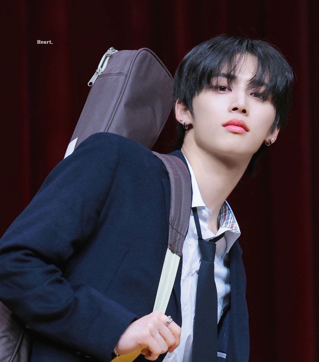 พระเอกคนที่ 1 : ฮายาชิ ไทกะ

“ นี่ยัยบ๊องเดินระวังๆหน่อย คิดว่าทางเดินนี้เธอเดินได้คนเดียวรึไง? ”

หนุ่มฮ้อตหน้าหล่อปากร้ายขี้แกล้ง เจ้าของตำแหน่งประธานชมรมดนตรี โถ่เอ้ยตาบ้านี่ ไม่ชอบกันก็มายุ่งสิแต่ทำไมชอบเข้ามาใกล้ฉันอยู่เรื่อยเลย!!!

“