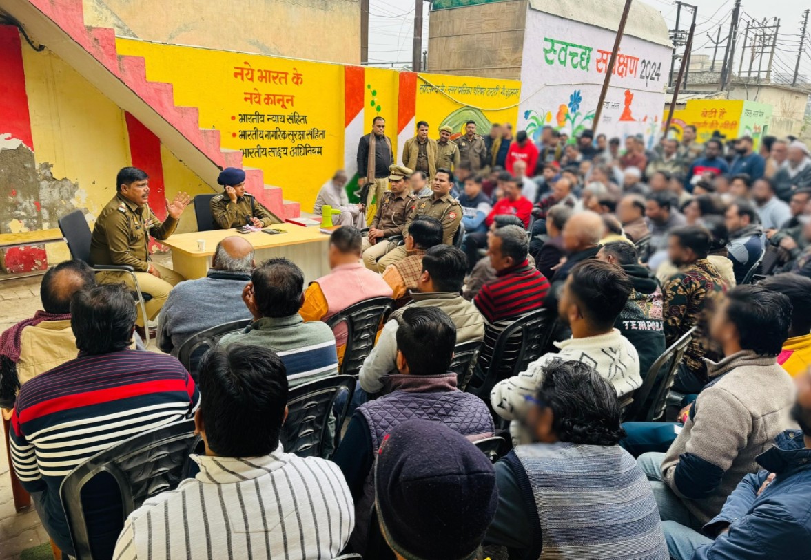 POLICE COMMISSIONERATE GAUTAM BUDDH NAGAR (@noidapolice) on Twitter photo .<a href="/CP_Noida/">CP Noida</a> рдХреЗ рдирд┐рд░реНрджреЗрд╢рди рд╡ <a href="/DCPGreaterNoida/">DCP Greater Noida</a> рдХреЗ рдкрд░реНрдпрд╡реЗрдХреНрд╖рдг рдореЗрдВ <a href="/ACP2GN/">ACP 2 GR.NOIDA</a> рджреНрд╡рд╛рд░рд╛ рдерд╛рдирд╛ рджрд╛рджрд░реА рдкрд░ рд╡реНрдпрд╛рдкрд╛рд░рд┐рдпреЛрдВ рд╡ рд╕рдореНрднреНрд░рд╛рдиреНрдд рд╡реНрдпрдХреНрддрд┐рдпреЛрдВ рдХреЗ рд╕рд╛рде рдЧреЛрд╖реНрдареА рдЖрдпреЛрдЬрд┐рдд рдХрд░ рдЬрд╛рдо рдХреА рд╕рдорд╕реНрдпрд╛ рд╡ рдЕрддрд┐рдХреНрд░рдордг рд╣рдЯрд╛рдиреЗ рдХреЛ рд▓реЗрдХрд░ рдЪрд░реНрдЪрд╛ рдХреА рдЧрдпреАред рд╡реНрдпрд╛рдкрд╛рд░рд┐рдпреЛрдВ рджреНрд╡рд╛рд░рд╛ рдкреБрд▓рд┐рд╕ рд╕рд╣рдпреЛрдЧ рдХрд╛ рдЖрд╢реНрд╡рд╛рд╕рди рджрд┐рдпрд╛ рдЧрдпрд╛ ред
#NoidaPolice .<a href="/CP_Noida/">CP Noida</a> рдХреЗ рдирд┐рд░реНрджреЗрд╢рди рд╡ <a href="/DCPGreaterNoida/">DCP Greater Noida</a> рдХреЗ рдкрд░реНрдпрд╡реЗрдХреНрд╖рдг рдореЗрдВ <a href="/ACP2GN/">ACP 2 GR.NOIDA</a> рджреНрд╡рд╛рд░рд╛ рдерд╛рдирд╛ рджрд╛рджрд░реА рдкрд░ рд╡реНрдпрд╛рдкрд╛рд░рд┐рдпреЛрдВ рд╡ рд╕рдореНрднреНрд░рд╛рдиреНрдд рд╡реНрдпрдХреНрддрд┐рдпреЛрдВ рдХреЗ рд╕рд╛рде рдЧреЛрд╖реНрдареА рдЖрдпреЛрдЬрд┐рдд рдХрд░ рдЬрд╛рдо рдХреА рд╕рдорд╕реНрдпрд╛ рд╡ рдЕрддрд┐рдХреНрд░рдордг рд╣рдЯрд╛рдиреЗ рдХреЛ рд▓реЗрдХрд░ рдЪрд░реНрдЪрд╛ рдХреА рдЧрдпреАред рд╡реНрдпрд╛рдкрд╛рд░рд┐рдпреЛрдВ рджреНрд╡рд╛рд░рд╛ рдкреБрд▓рд┐рд╕ рд╕рд╣рдпреЛрдЧ рдХрд╛ рдЖрд╢реНрд╡рд╛рд╕рди рджрд┐рдпрд╛ рдЧрдпрд╛ ред
#NoidaPolice