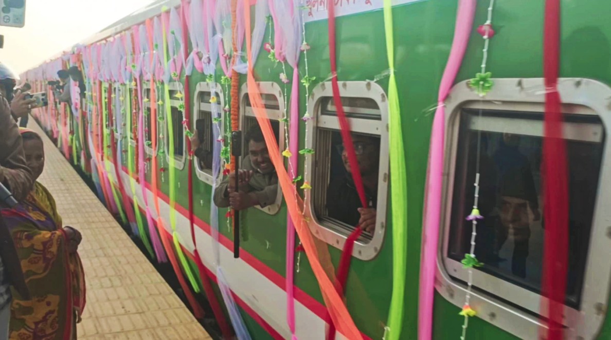 নড়াইলে নতুন ট্রেনে পদ্মা সেতু হয়ে আড়াই ঘণ্টায় ঢাকায় জাহানাবাদ এক্সপ্রেস প্রথম যাত্রীরা টিকিট পেয়ে ভীষণ খুশি