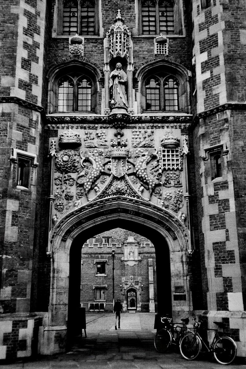 k00i1's tweet photo. #Cambridge #OldCambridge #England #UK #film #architecture #blackandwhite  #monochrome #photo  #photography #streetphotography #snapshot https://t.co/M8Ox5pPBhx