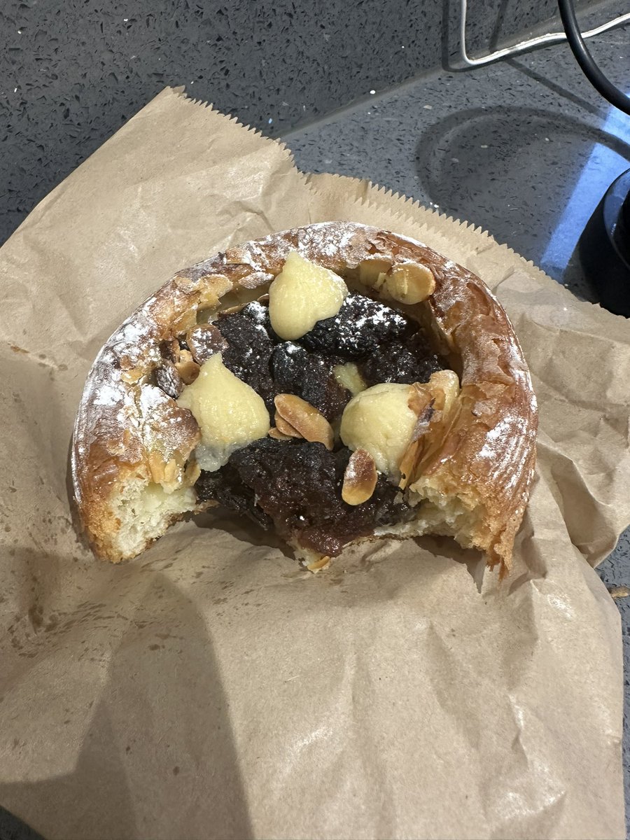 Nothing- NOTHING beats a Mince pie Danish….<a href="/northern_rye/">Northern Rye</a> down on the Ouseburn 🎅🏻🥰