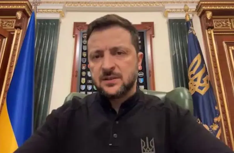 EmilieDefresne's tweet photo. 😂Les forces de #Kiev cherchent en vain 1 #Coreen en région de #Koursk mais #Zelensky affirme qu'elles en auraient éliminé 3 000. Certes, pas 1 n'est capturé ni aucun corps, mais selon lui les Russes «brûlent leurs visages» pour les rendre méconnaissables.
#LCI &amp; #OTAN ridicules! https://t.co/ghkbaiWxy8