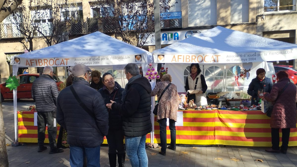 Dissabte 14, tot i el fred i el vent, vam tirar endavant la nostra paradeta gràcies als voluntaris i visitants. 🎄✨
Vam rebre també la visita de l’Alba Bermejo, consellera de salut d’Horta-Guinardó. 🫶
Gràcies a tots i bones festes! 🧡