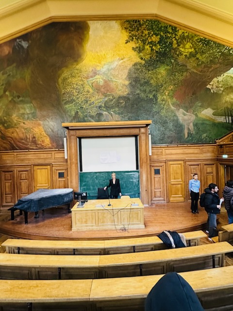 ✨ Quoi de mieux pour clôturer 2024 en beauté qu’une #Masterclass de haut vol avec Sophie Troussard, Head of Brand &amp; Client Engagement Western Europe Gucci !

🎓 Un moment exceptionnel pour mes étudiants des Masters IMMIL et IMAIC à la Sorbonne.