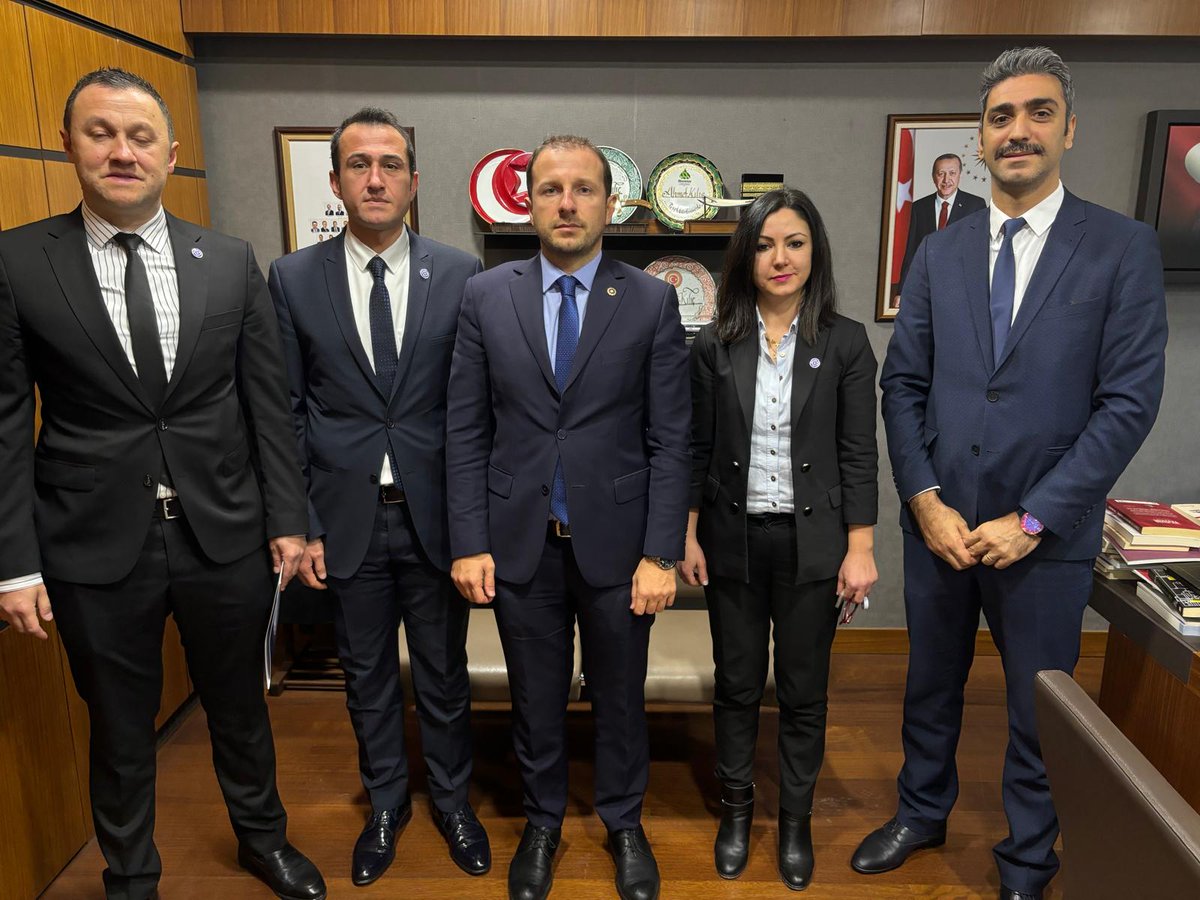 Kariyer Büro Sendikası olarak; Başkanımız Sayın Tolga AKGÜL ve değerli yönetim kurulu ile birlikte Adalet ve Kalkınma Partisi TBMM Plan Bütçe  Komisyonu Üyesi Milletvekili Sayın Ahmet KILIÇ ziyaret edilmiştir. Yapılan ziyarette kariyer  uzmanları arasında yaşanılan merkez-taşra