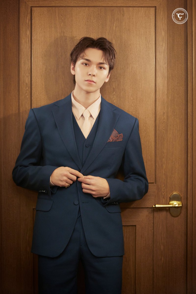 vernonsource's tweet photo. spill the feels carat ver. behind #vernon #버논 https://t.co/GVKSKNhwSC
