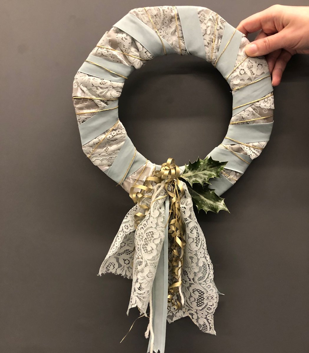 We had an incredible time in Art Club yesterday, creating so many amazing wreaths! 

Thank you to everyone who joined us, it was such a fun and creative day. check out some of the colourful and Take a look at some of the colourful and festive wreaths our groups made!