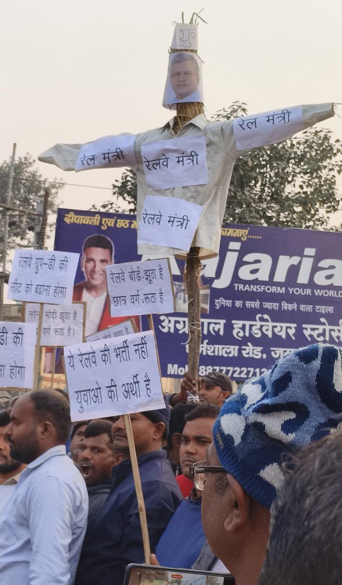 रेलवे ग्रुप की वैकेंसी बढ़ाओ, अगर यही चुनावी साल होता तो, वैकेंसी ज्यादा आती 
यह वैकेंसी " ऊंट के मुंह में जीरा " जैसी है|
Repost Bookmark CMT 🙏🏻
#RailwayLevel1_1Lakh_VacancyDo
#RailwayLevel1_1Lakh_VacancyDo