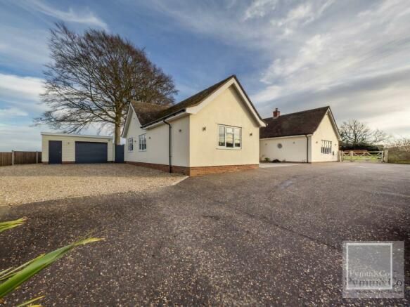 ✅For Sale: A Stunning Renovated &amp; Extended Four Bedroom Detached Bungalow located on Stocks Hill Bawburgh near #norwich
✅See the full details here ⬇️⬇️
rightmove.co.uk/properties/156…