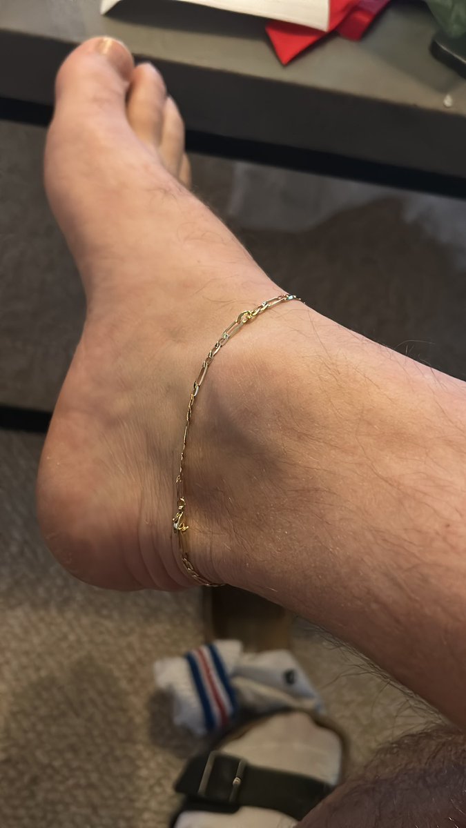 David_Dickner's tweet photo. Årets julklapp 2024! Tack @OskarHedvall och @sodermandreas ! 
Majsan kräktes lite men det får jag ta! https://t.co/5aLR1qWvBV