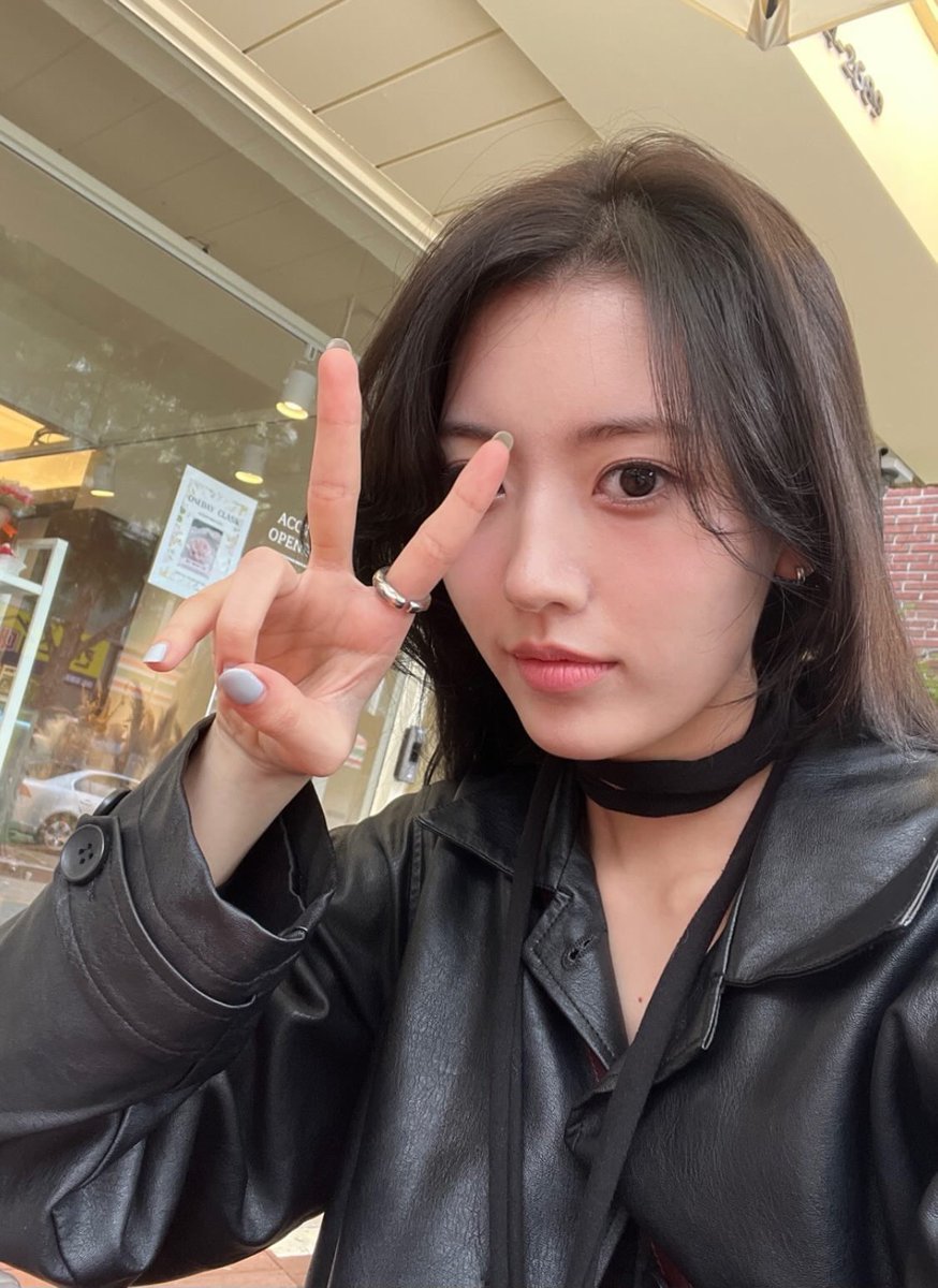 안녕. long time no see! 🖤