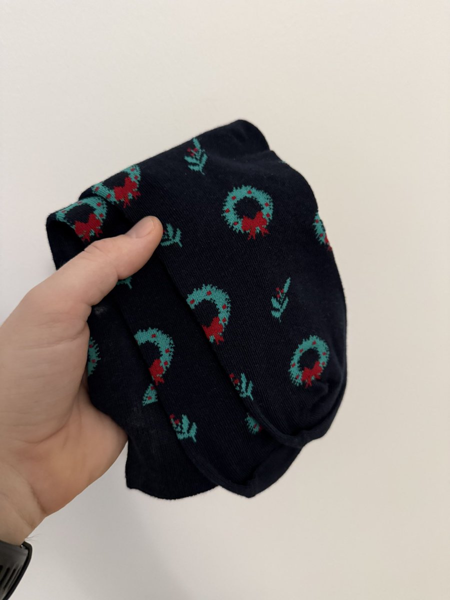 miodny's tweet photo. Ej, o której zaczynacie wigilię?
Bo my już ubieramy się w świąteczny outfit i idziemy łamać się opłatkiem
#stoopki https://t.co/pJaALsrpOC
