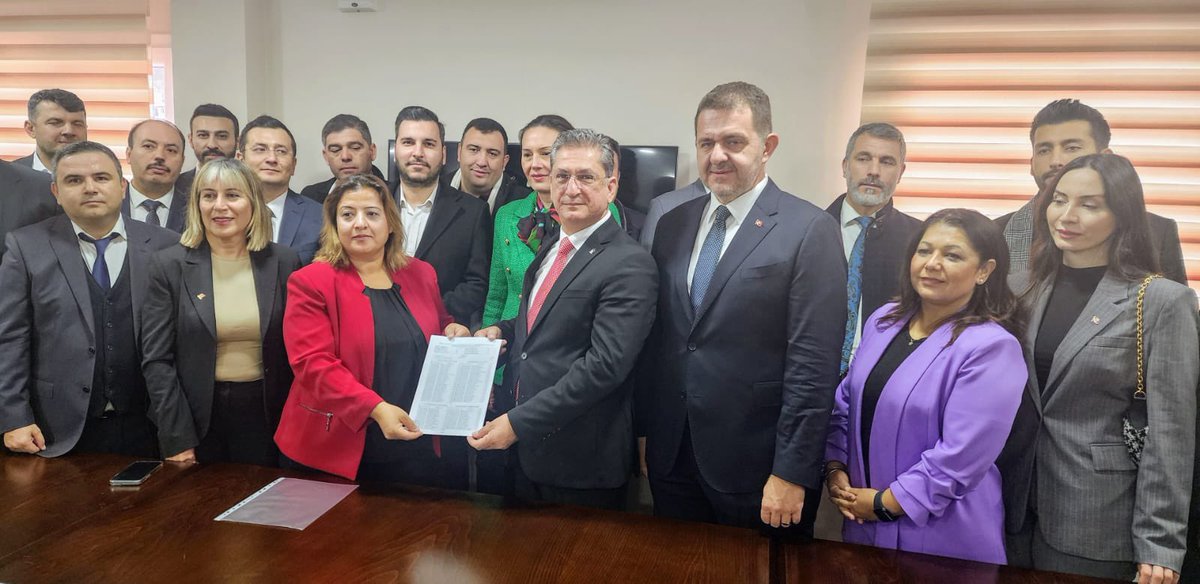 İl Başkanımız Sayın Haluk Laçin Mazbatasını Yönetim Kurulu Üyelerimiz ile birlikte alarak görevine başladı.

Sayın İl Başkanımıza ve Yönetim Kurulu Üyelerimize Muğlamız için yapacakları yoğun çalışmalarında başarılar diliyor, partimize ve ilimize hayırlı olmasını diliyoruz.