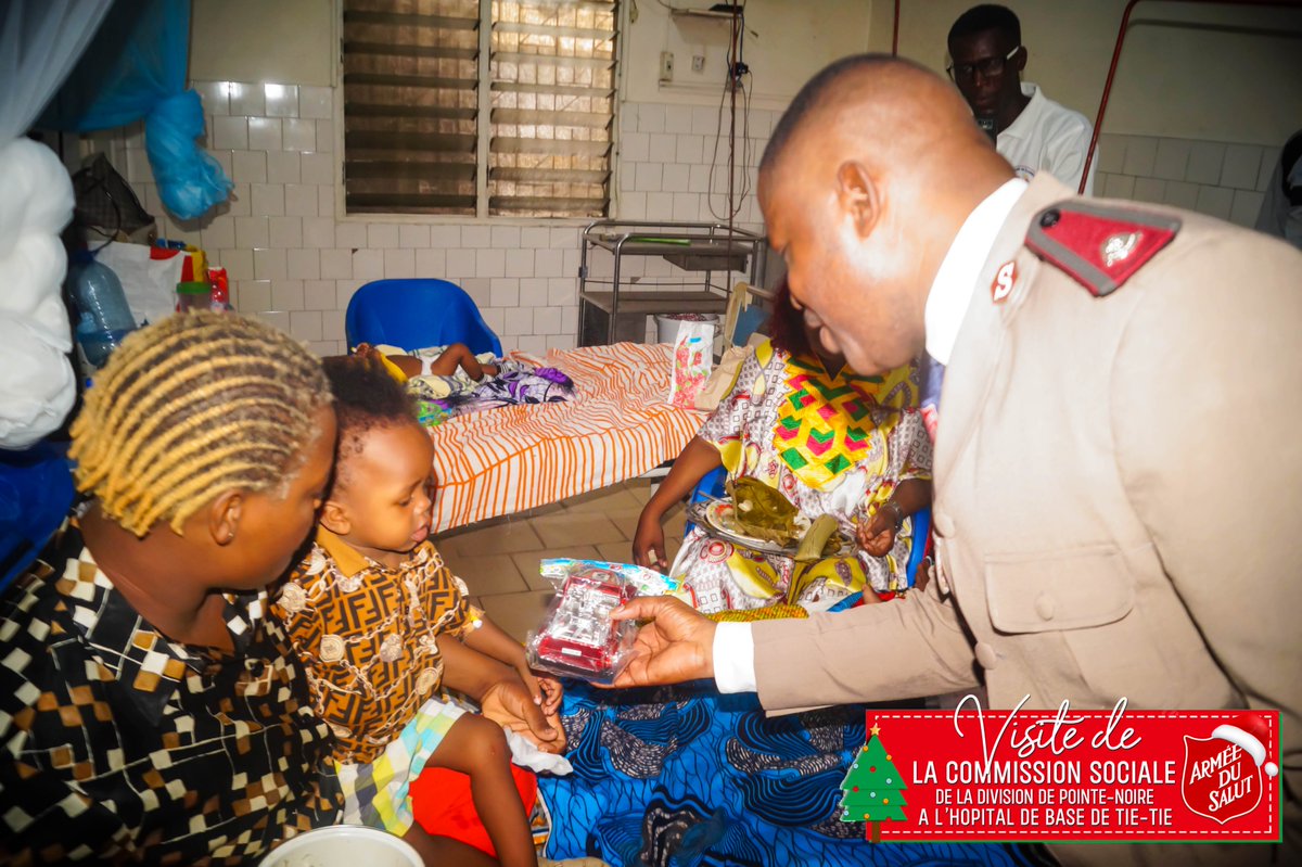RTASCONGO's tweet image. 🎄l'Armée du Salut à Pointe-Noire : sous l'instruction du Colonel Jean Laurore CLENAT, une visite au service pédiatrie de Tié-Tié a apporté joie, jouets et kits médicaux aux enfants et au personnel. 
❤️Cœur de chaque action. #Noël2024 
@GeneralSalvArmy