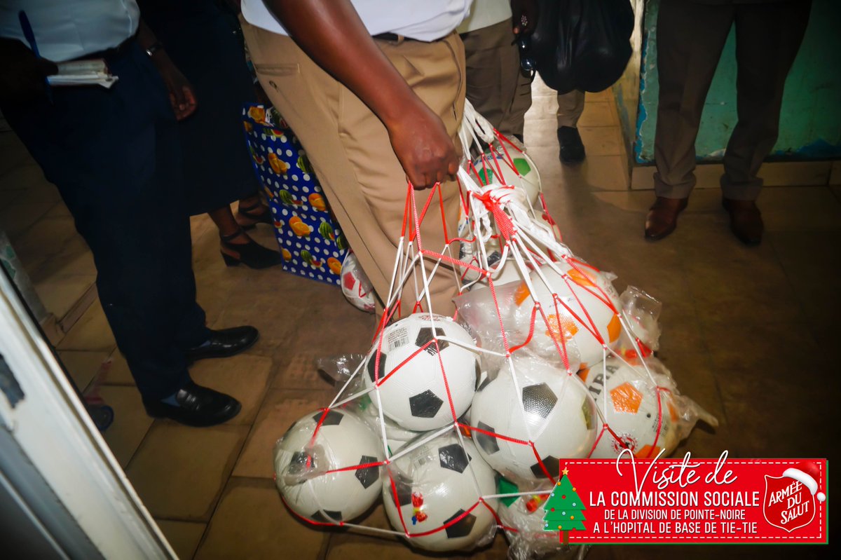 RTASCONGO's tweet image. 🎄l'Armée du Salut à Pointe-Noire : sous l'instruction du Colonel Jean Laurore CLENAT, une visite au service pédiatrie de Tié-Tié a apporté joie, jouets et kits médicaux aux enfants et au personnel. 
❤️Cœur de chaque action. #Noël2024 
@GeneralSalvArmy