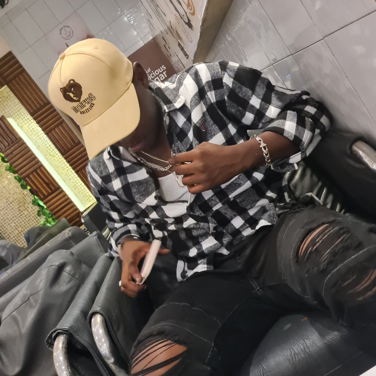 Msituambie tu Tuishi vizuri na watu, waambieni na wao waishi vizuri na sisi.