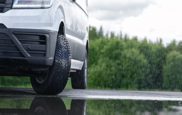 RevistaPOSVENDA's tweet image. Nokian Tyres renova gama de pneus comerciais! 🚚🌧️ #NokianTyres #Durabilidade #Estabilidade #CargoproofC #SeasonproofC1 #SnowproofC #posvenda ⬇️ posvenda.pt/nokian-tyres-r…