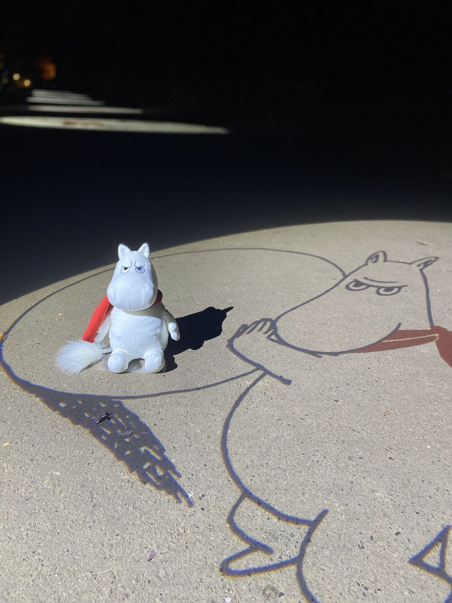 大人気の「アングリームーミン」ぬいぐるみが赤いマフラー姿で新登場