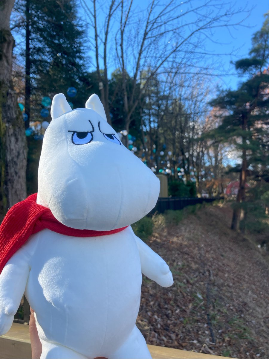 大人気の「アングリームーミン」ぬいぐるみが赤いマフラー姿で新登場