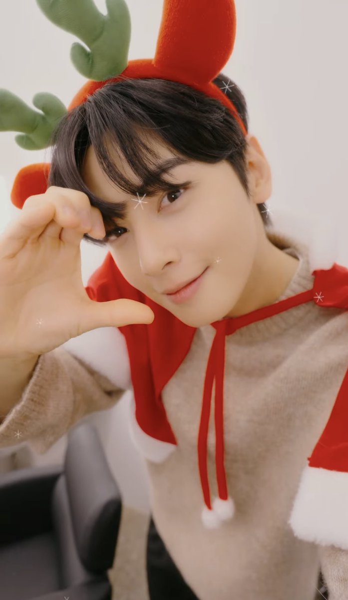 cewpics's tweet photo. I love him I love him I love him I love him I LOVE him https://t.co/NlEaxOR0vm