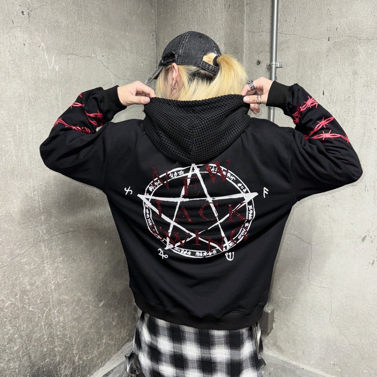 DXGgoriz's tweet photo. 🩵PSYNYXXクリスマスレゼント企画🩵

魔法陣メッシュパーカー COL:RED

🎁1名様にプレゼント🎁

▶️応募方法
フォロー(@DXGgoriz ) &amp; RT 確実💯

▶️締切〆  12/26 23:59
ユニセックスアイテムです

※鍵垢の方も対象内です🗝

#プレゼントキャンぺーン
#プレゼント企画 
#PSYNYXX  
#サブカル
#サブスト https://t.co/64XENueRtQ